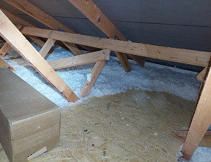 Zateplení stropu novostavby pomocí foukané izolace